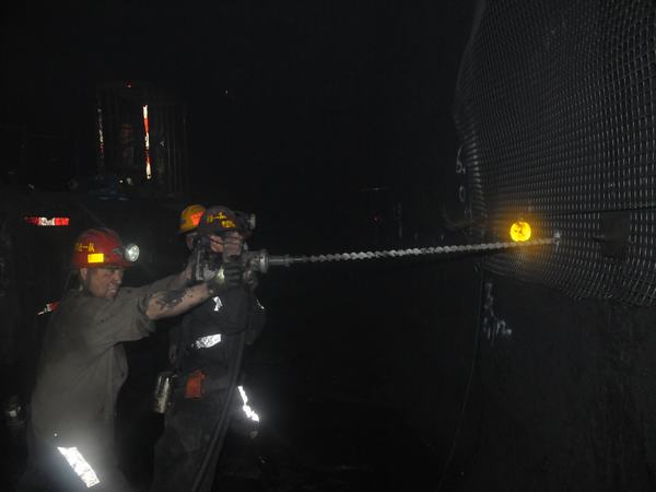 掘進公司推進百日安全活動“穩、準、狠”