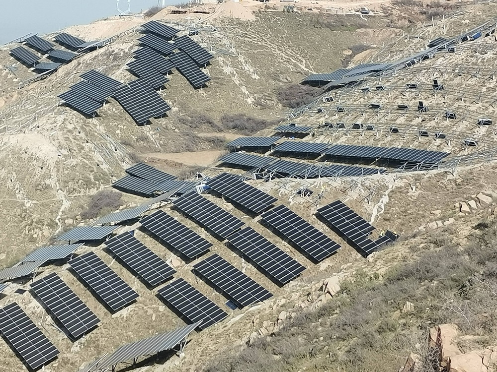 陜煤建設韓城分公司安裝四項目部:陜煤電力夏縣100MW光伏發電項目全力沖刺430首并目標