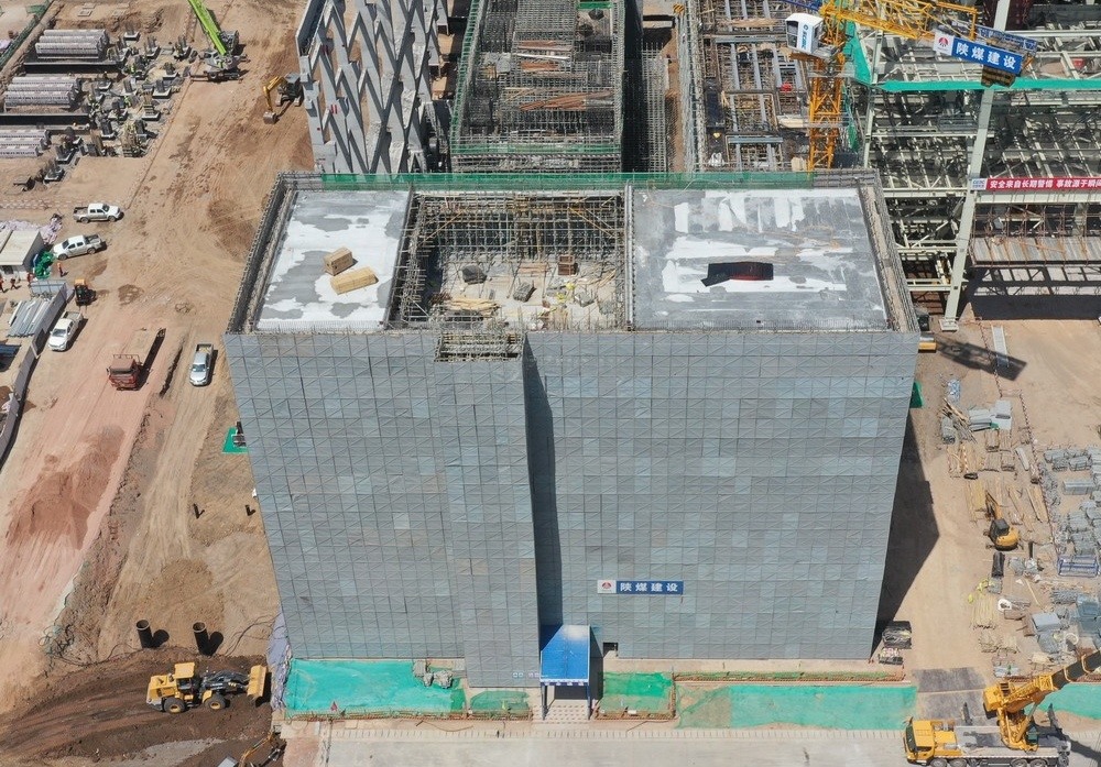 陜煤建設承建的黃陵礦業店頭電廠二期擴建項目主廠房建筑工程集控樓順利封頂