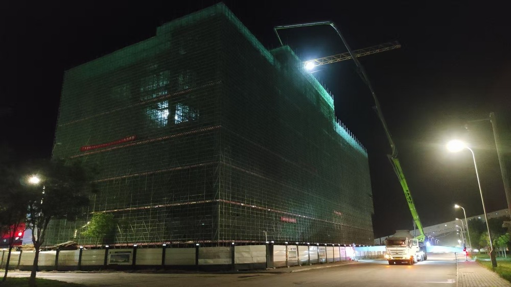 陜煤建設(shè)天工公司承建的小保當(dāng)選煤廠技術(shù)改造項(xiàng)目2號主廠房主體結(jié)構(gòu)全面封頂